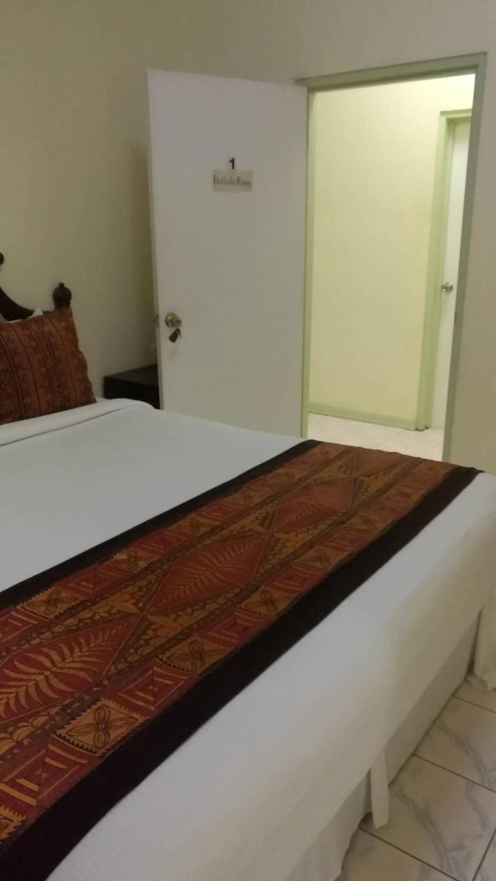 Malau Lodge ヌクアロファ エクステリア 写真