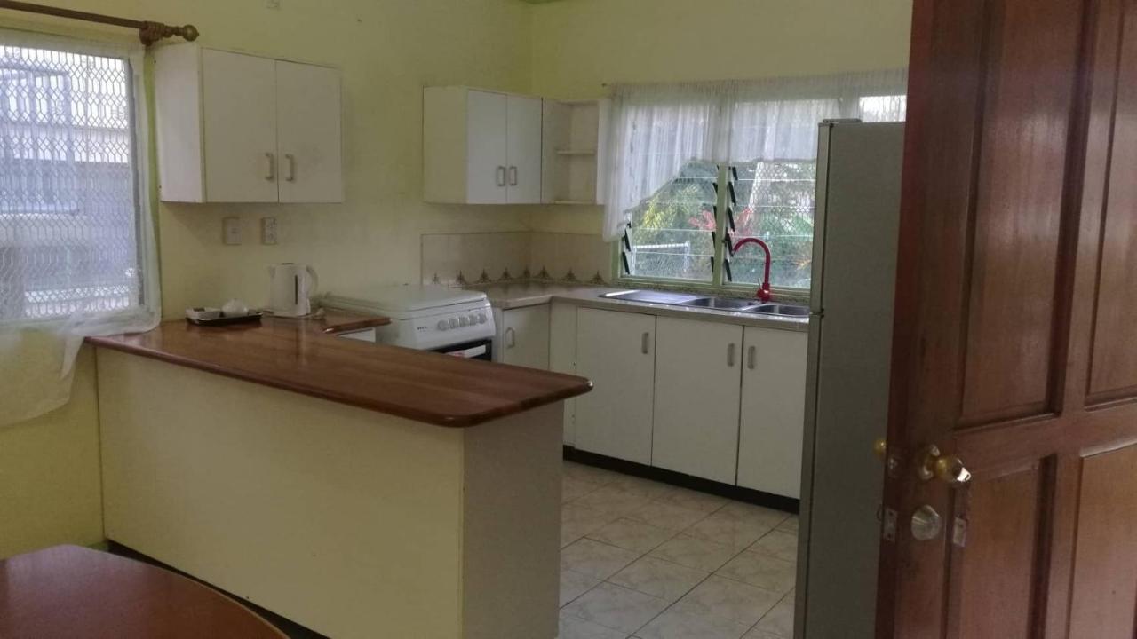 Malau Lodge ヌクアロファ エクステリア 写真